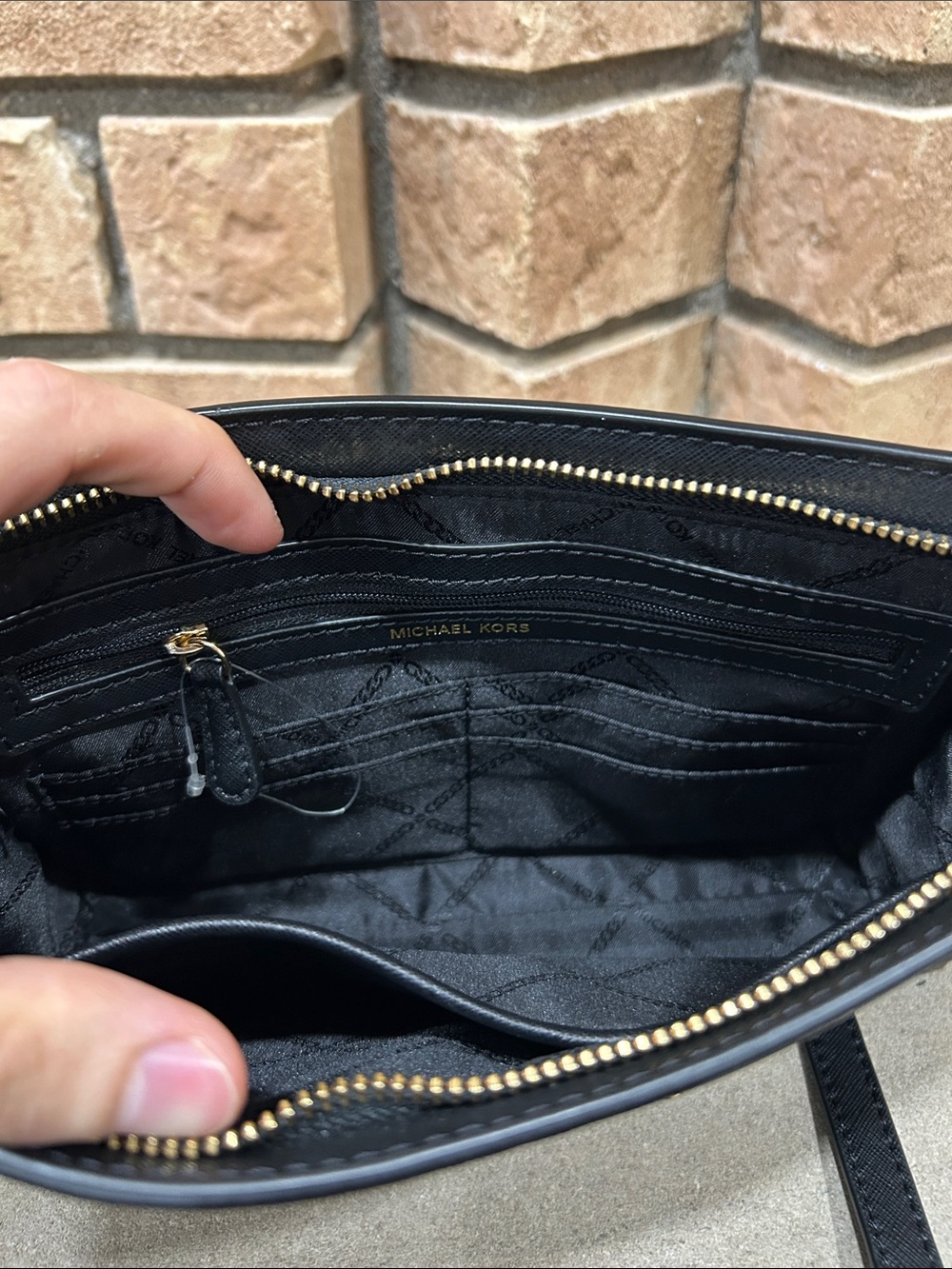Michael Kors Saffiano Leather Lg Crossbody Clutch-Black **Great Condition** - Picture 5 of 8